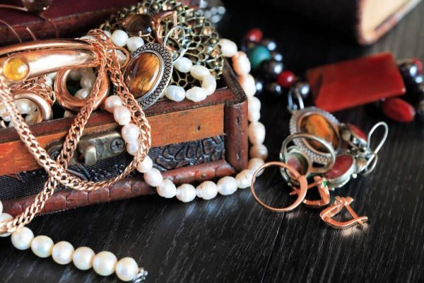How Do I Organize My Vintage Jewelry Collection?