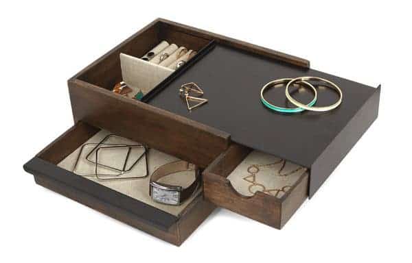 What Are Jewelry Holders And How Are They Different From Boxes?