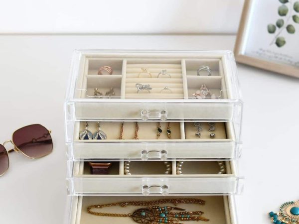 What Features Should I Look For When Shopping For A Jewelry Box?